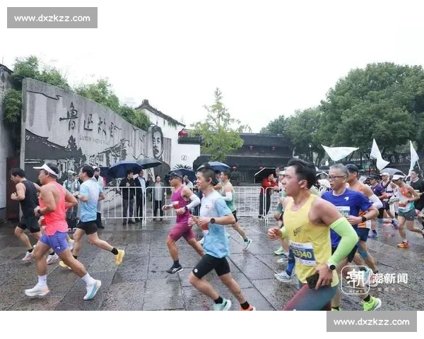 城市马拉松激情开跑万名选手挑战极限刷新赛道纪录全民健身热潮再掀高潮