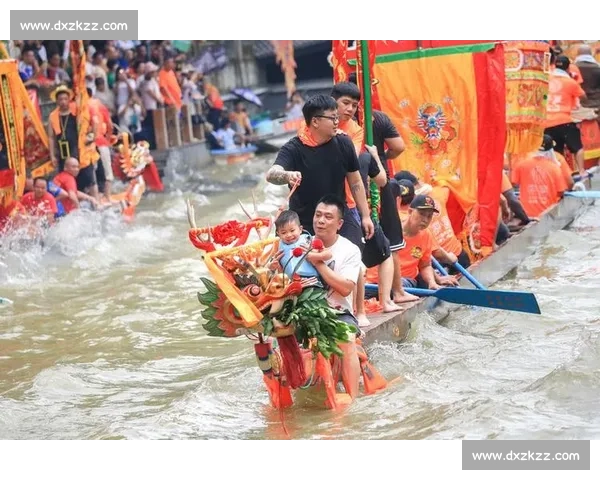 凤凰古城龙舟竞渡激荡沅江传承民俗点燃夏日激情盛会风采展现城市魅力 凤凰古城龙舟竞渡激荡沅江传承民俗点燃夏日激情盛会风采展现城市魅力